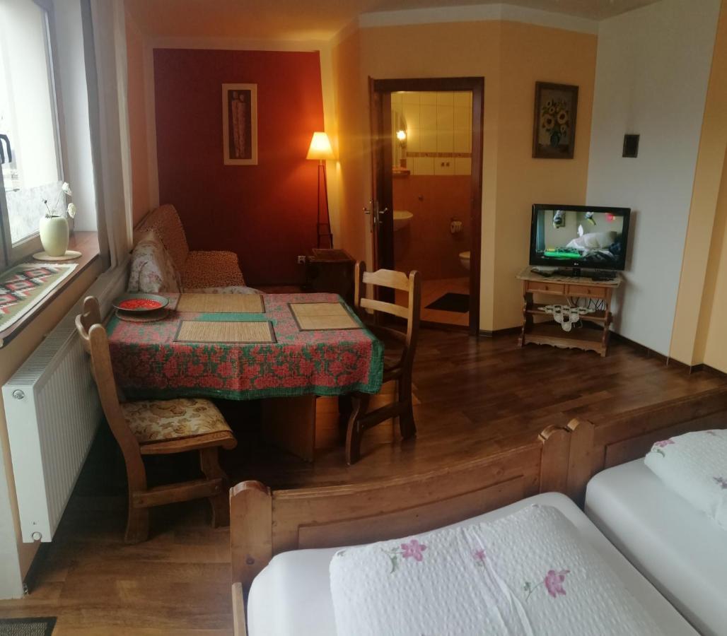 Villa Meisterburg Ściegny Kamer foto